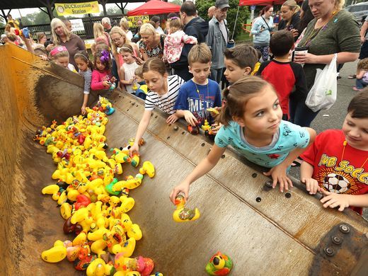 636333093211837674-061717Duckrace-522