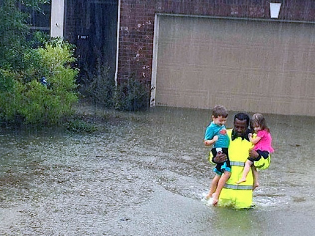 Houston-Hurricane-Harvey-flood-photos-Houstonians-are-resilient_115312