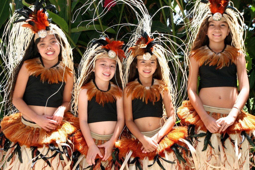 hawaiin-girls-at-the-Aquarium-of-the-Pacific-Festival-1024x682