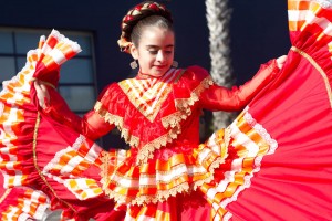 Cabeza de Vaca Cultura dancer Sariah Redondo traditionally dressed to perform at the Pico Block Party on 18th St. in Santa Monica, Calif., October 14, 2017. (Photo By: Ripsime Avetisyan/Corsair Staff)