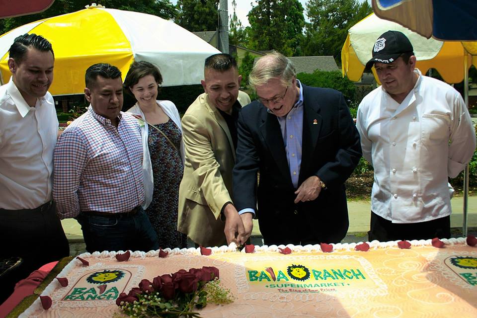 Pasadena-Mayor-Terry-Tornek-cuts-the-cake-at-Pasadenas-BIrthday-Bash-on-June-11-2017-at-PMH-Photo-Mike-Pashistoran.