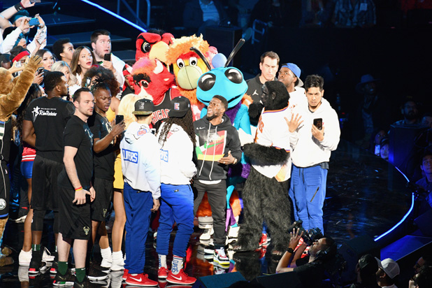 LOS ANGELES, CA - FEBRUARY 18:  Kevin Hart performs onstage during the NBA All-Star Game 2018 at Staples Center on February 18, 2018 in Los Angeles, California.  (Photo by Allen Berezovsky/Getty Images)