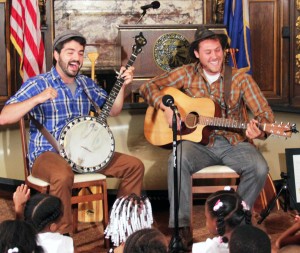 Justin_Long_(l)_and_Joe_Mailander_(r)_of_the_Okee_Dokee_Brothers