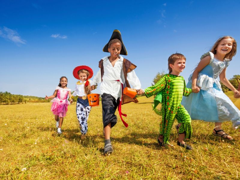 halloween_trick_or_treet_costumes_shutterstock_216450091